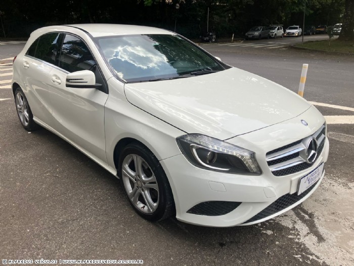 Mercedes-Benz A 200 1.6 TURBO URBAN 2014/2015